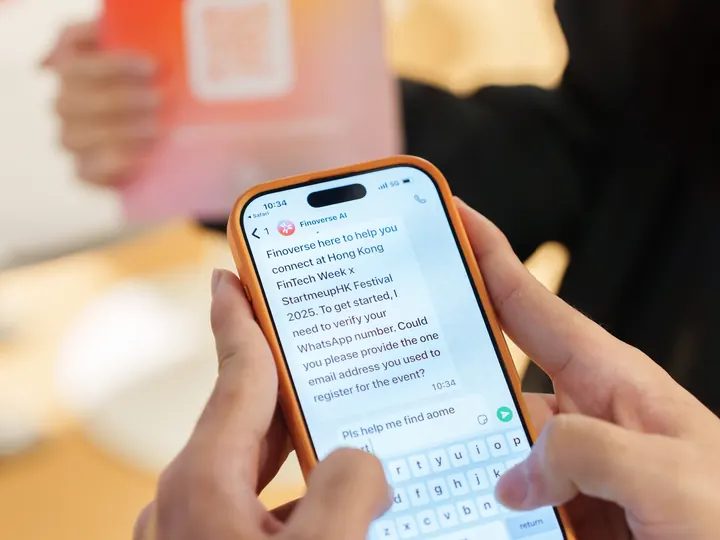 An attendee using Samantha on a phone